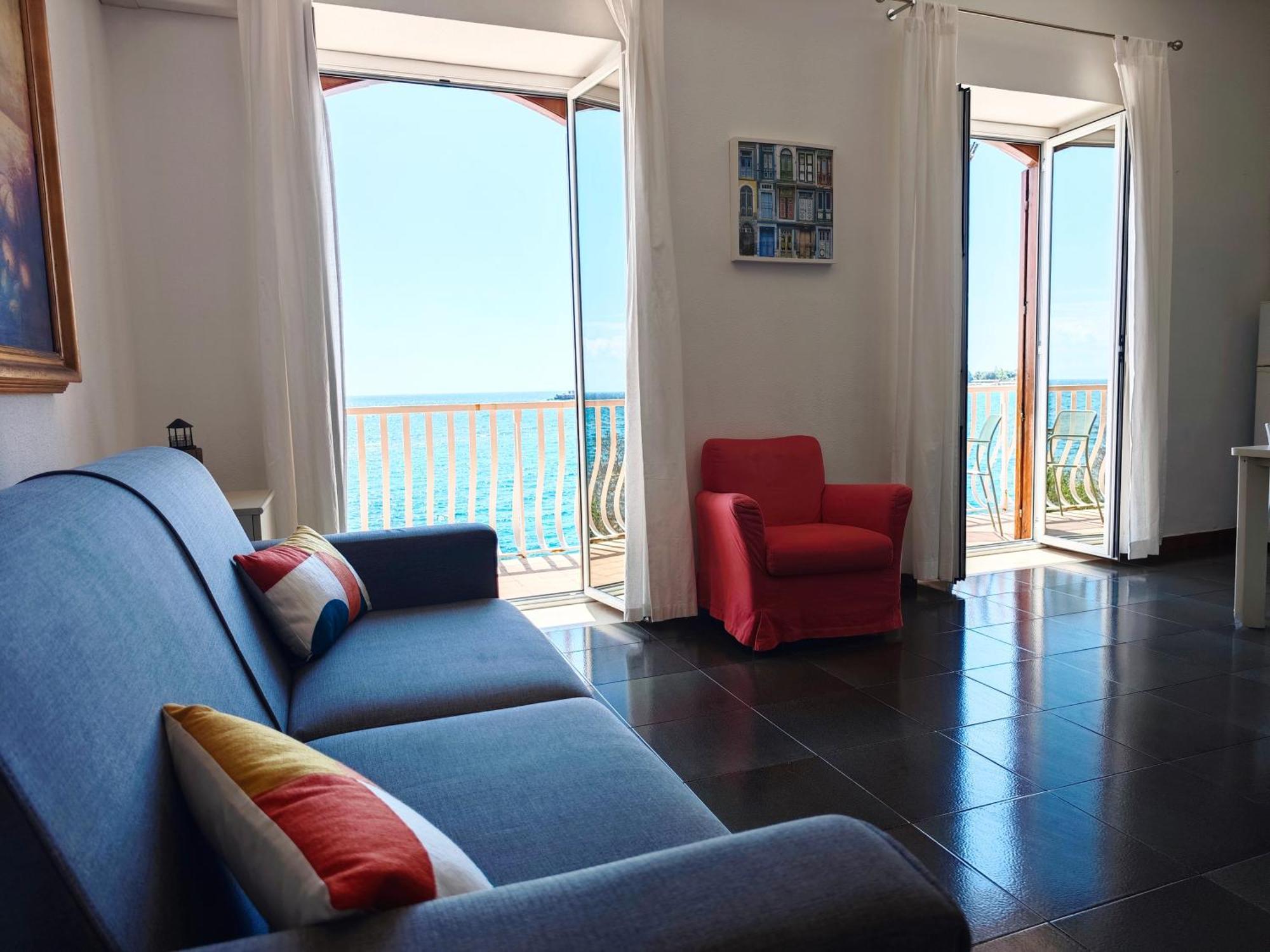 Super Panorama & Astonishing Apartment Seaview Giardini Naxos Dış mekan fotoğraf
