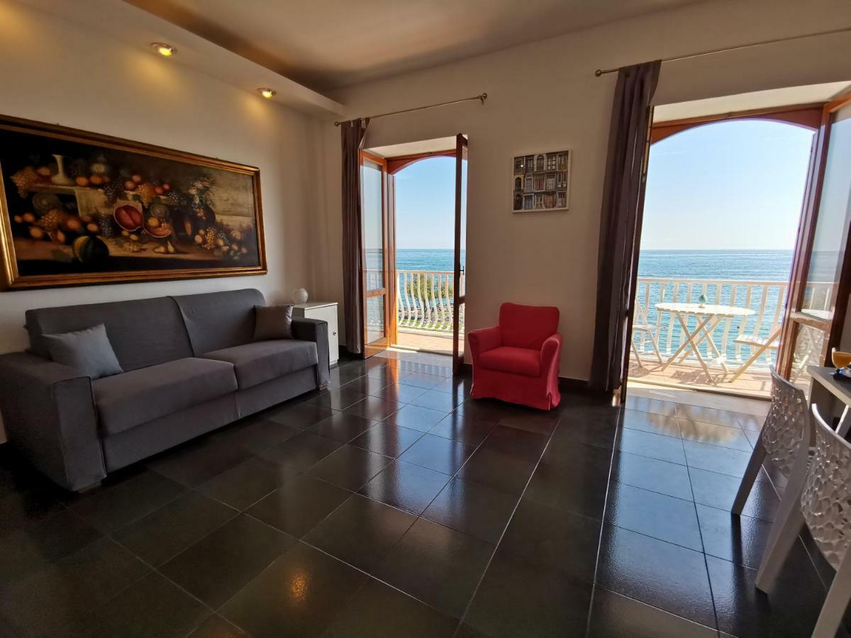 Super Panorama & Astonishing Apartment Seaview Giardini Naxos Dış mekan fotoğraf